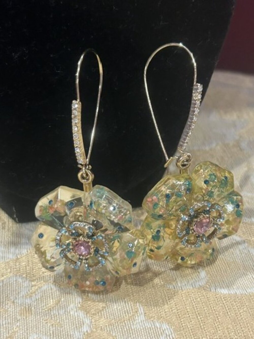 BETSEY JOHNSON “2020 Sweetness and Light” Collection Yellow Resin Flower Crystal - Picture 8 of 9